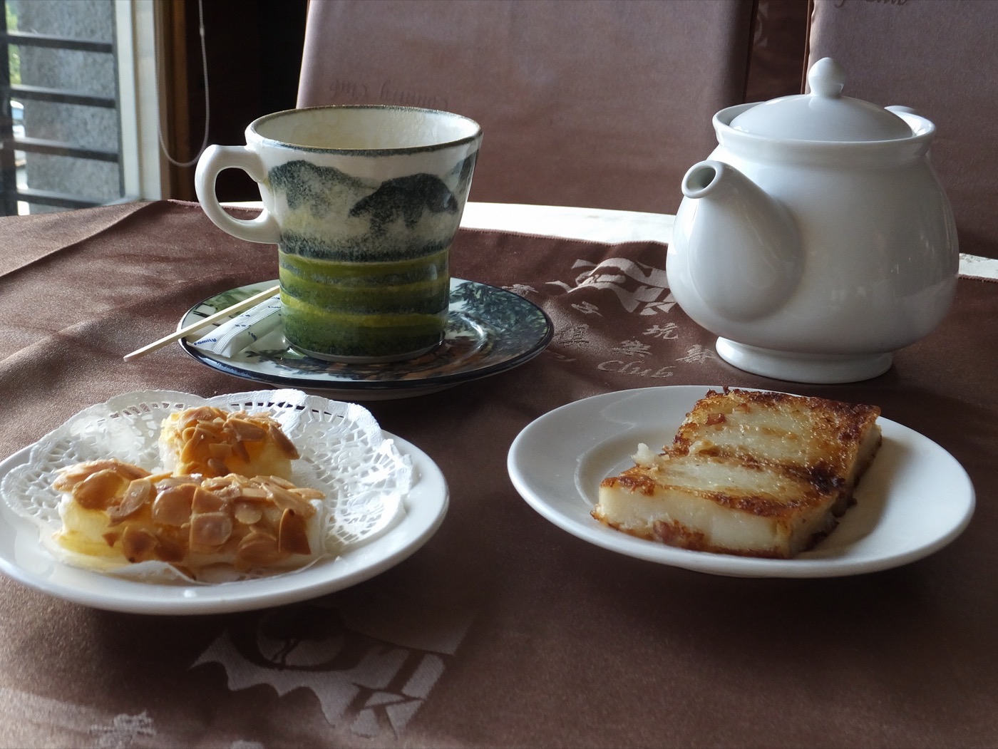 Pan-fried radish cake (蘿蔔糕) at a Taiwanese breakfast stand